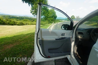 2012 Toyota Sienna SE 8-Passenger 119.3" WB - miniatura 9