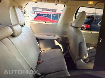2012 Toyota Sienna XLE 7-Passenger 119.3" WB - miniatura 10