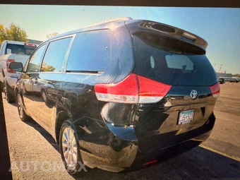 2012 Toyota Sienna XLE 7-Passenger 119.3" WB - miniatura 5