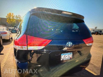 2012 Toyota Sienna XLE 7-Passenger 119.3" WB - miniatura 6