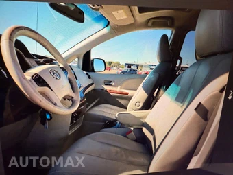 2012 Toyota Sienna XLE 7-Passenger 119.3" WB - miniatura 8