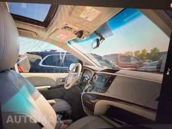 2012 Toyota Sienna XLE 7-Passenger 119.3" WB - miniatura 9