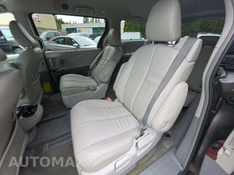 2012 Toyota Sienna XLE 7-Passenger 119.3" WB - miniatura 13
