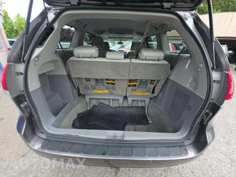 2012 Toyota Sienna XLE 7-Passenger 119.3" WB - miniatura 15