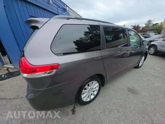 2012 Toyota Sienna XLE 7-Passenger 119.3" WB - miniatura 3
