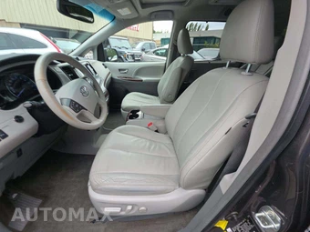 2012 Toyota Sienna XLE 7-Passenger 119.3" WB - miniatura 6