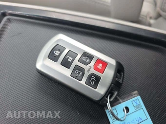 2012 Toyota Sienna XLE 7-Passenger 119.3" WB - miniatura 8