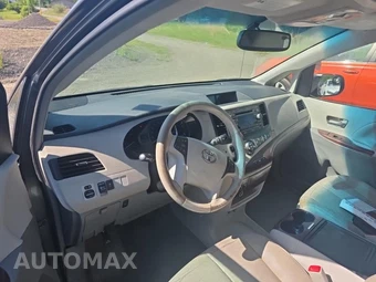 2012 Toyota Sienna XLE 8-Passenger 119.3" WB - miniatura 14