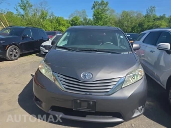 2012 Toyota Sienna XLE 8-Passenger 119.3" WB - miniatura 2