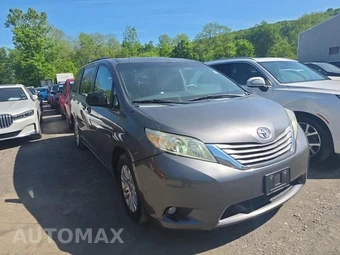 2012 Toyota Sienna XLE 8-Passenger 119.3" WB - miniatura 3