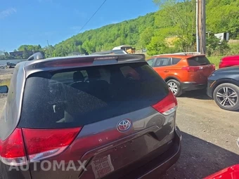 2012 Toyota Sienna XLE 8-Passenger 119.3" WB - miniatura 5