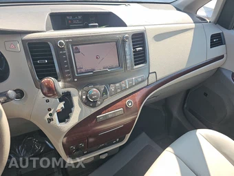 2012 Toyota Sienna XLE 8-Passenger 119.3" WB - miniatura 11