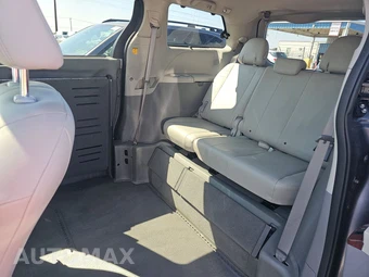 2012 Toyota Sienna XLE 8-Passenger 119.3" WB - miniatura 13