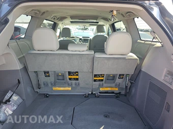 2012 Toyota Sienna XLE 8-Passenger 119.3" WB - miniatura 17