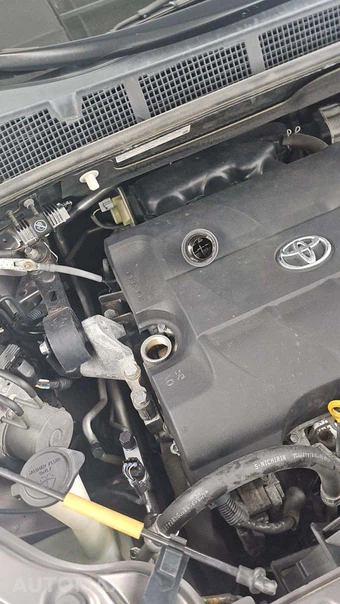 2012 Toyota Sienna XLE 8-Passenger 119.3" WB - miniatura 18