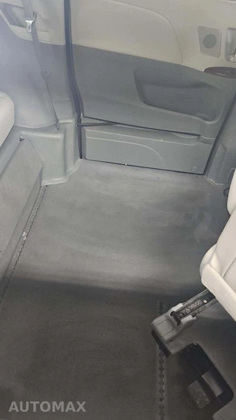 2012 Toyota Sienna XLE 8-Passenger 119.3" WB - miniatura 22