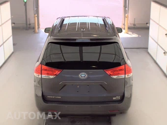 2012 Toyota Sienna XLE 8-Passenger 119.3" WB - miniatura 5