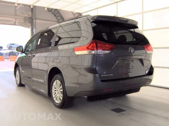 2012 Toyota Sienna XLE 8-Passenger 119.3" WB - miniatura 6