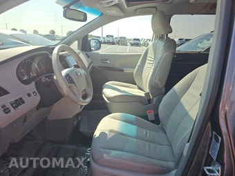 2012 Toyota Sienna XLE 8-Passenger 119.3" WB - miniatura 7