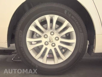 2012 Toyota Sienna XLE 8-Passenger 119.3" WB - miniatura 11