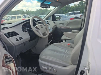 2012 Toyota Sienna XLE 8-Passenger 119.3" WB - miniatura 13