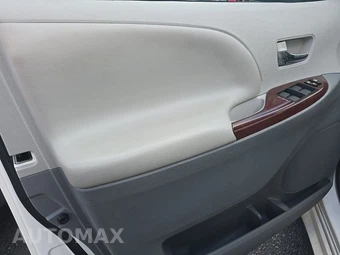 2012 Toyota Sienna XLE 8-Passenger 119.3" WB - miniatura 15