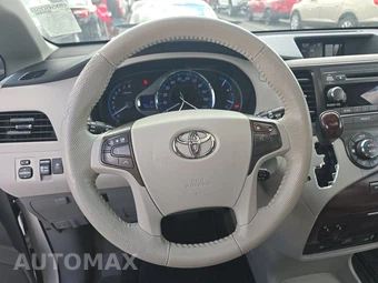 2012 Toyota Sienna XLE 8-Passenger 119.3" WB - miniatura 16