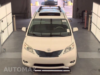 2012 Toyota Sienna XLE 8-Passenger 119.3" WB - miniatura 2