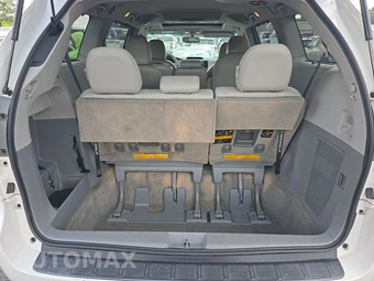 2012 Toyota Sienna XLE 8-Passenger 119.3" WB - miniatura 24