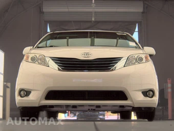 2012 Toyota Sienna XLE 8-Passenger 119.3" WB - miniatura 3