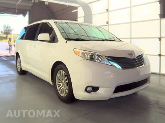 2012 Toyota Sienna XLE 8-Passenger 119.3" WB - miniatura 4