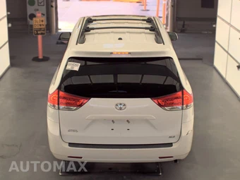 2012 Toyota Sienna XLE 8-Passenger 119.3" WB - miniatura 6
