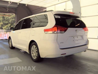 2012 Toyota Sienna XLE 8-Passenger 119.3" WB - miniatura 8