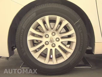 2012 Toyota Sienna XLE 8-Passenger 119.3" WB - miniatura 9