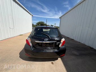 2012 Toyota Yaris LE Hatchback - miniatura 10