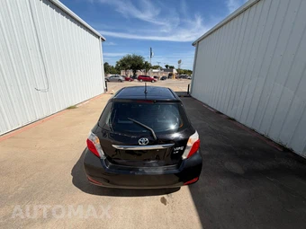 2012 Toyota Yaris LE Hatchback - miniatura 11