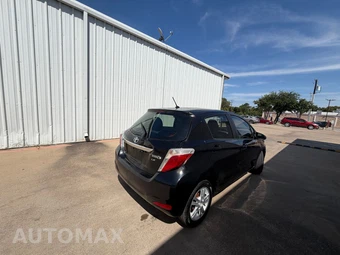 2012 Toyota Yaris LE Hatchback - miniatura 13
