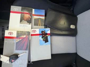 2012 Toyota Yaris LE Hatchback - miniatura 16