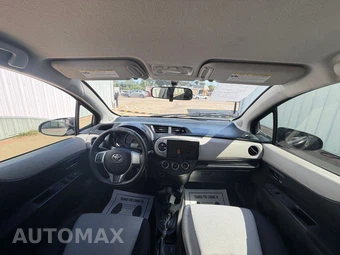 2012 Toyota Yaris LE Hatchback - miniatura 19