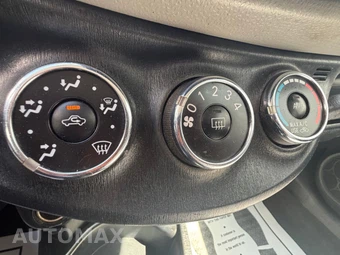 2012 Toyota Yaris LE Hatchback - miniatura 22