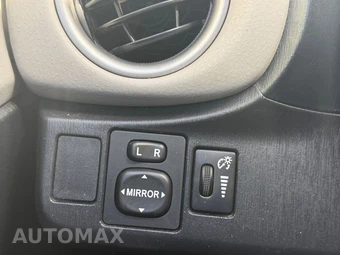 2012 Toyota Yaris LE Hatchback - miniatura 23
