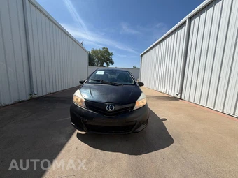 2012 Toyota Yaris LE Hatchback - miniatura 3
