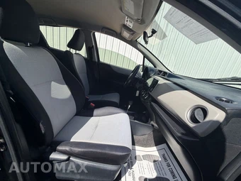 2012 Toyota Yaris LE Hatchback - miniatura 30