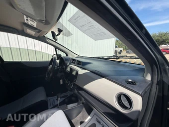 2012 Toyota Yaris LE Hatchback - miniatura 31