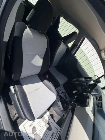 2012 Toyota Yaris LE Hatchback - miniatura 32