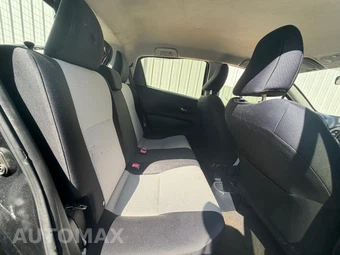 2012 Toyota Yaris LE Hatchback - miniatura 35