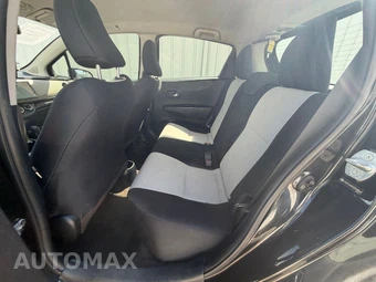 2012 Toyota Yaris LE Hatchback - miniatura 36