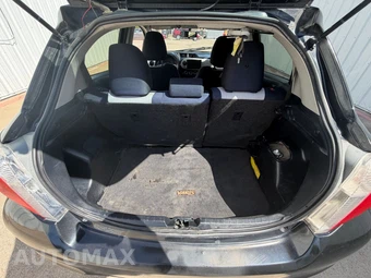 2012 Toyota Yaris LE Hatchback - miniatura 38