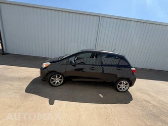 2012 Toyota Yaris LE Hatchback - miniatura 7