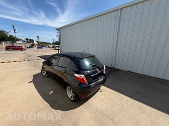 2012 Toyota Yaris LE Hatchback - miniatura 9